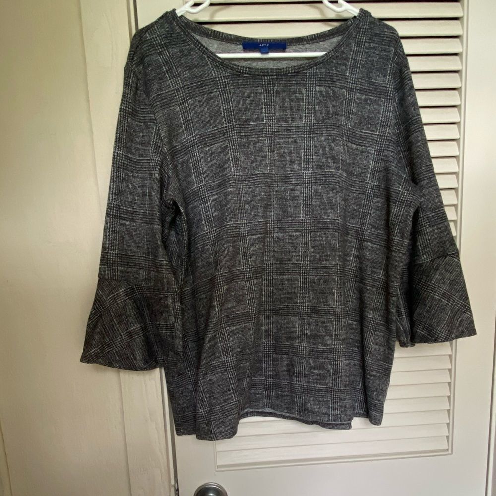 APT 9 academia professor teacher bell sleeve black and‎ white houndstooth top